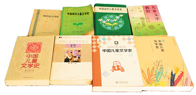 蒋风编著的部分作品。 (本文配图由作者提供)