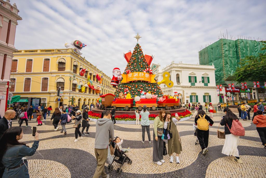 12��12�գ��ο��ڰ�������ͤǰ�ص�ʥ����ǰ���ա��»������ ��� ��