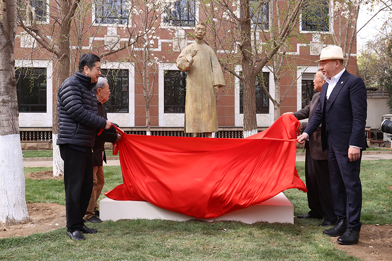 ���ɡ��½���������Ⱥ������ɹ�ͬΪ³Ѹ�������Ļ