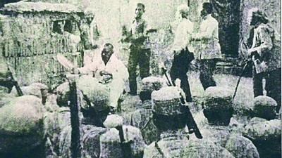 1943�꣬���Ž�����������ڱ�ׯ�����ݡ�������Ƭ