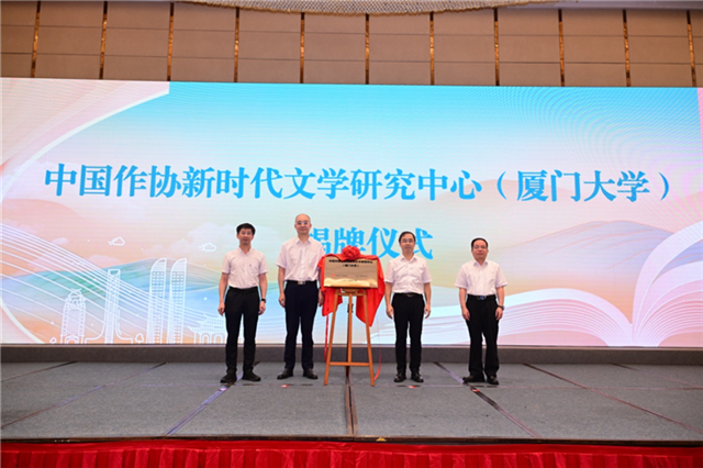 �����ڡ������桢����Ⱥ����ӹ�ͬΪ��˲�Ʊ��ʱ����ѧ�о����ģ����Ŵ�ѧ������