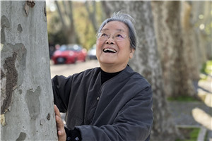 ��ͯ�汾������Ʒ������û�С����ߣ��̸�         �񽱸����������ȳ��ֵĹ������⡣������ֲ���ݵ�ϰ�ߣ���ֲ��򽻵���ʵ���Ǻ�����򽻵������������������۵ö��ˣ���һ�죬�ᱻ��ͯ�͵ء����ѡ������磬�ҵ�С���Ӿ͸���˵����