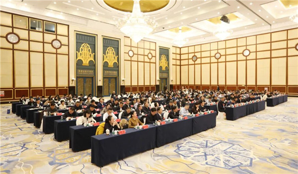 �������ƻ��������ƽ��߳�ƪС˵������̸���ں��ϳ�ɳ�ٿ�