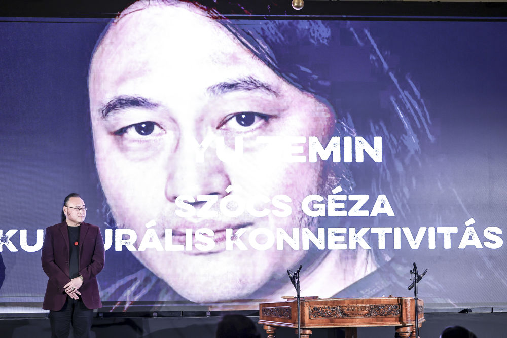 11��27�գ���������������˹���й����ٷ�����������ڰ佱�����ϡ��»��緢������񡤴�ά���㣩