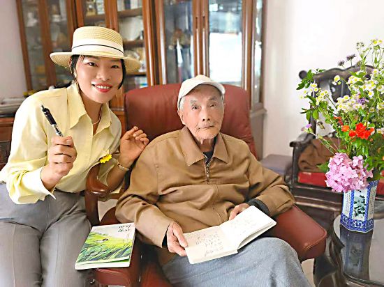 2024年6月1日,作者唐池子(左一)与圣野合照